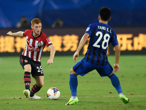 成鲜明对比 成鲜明对比